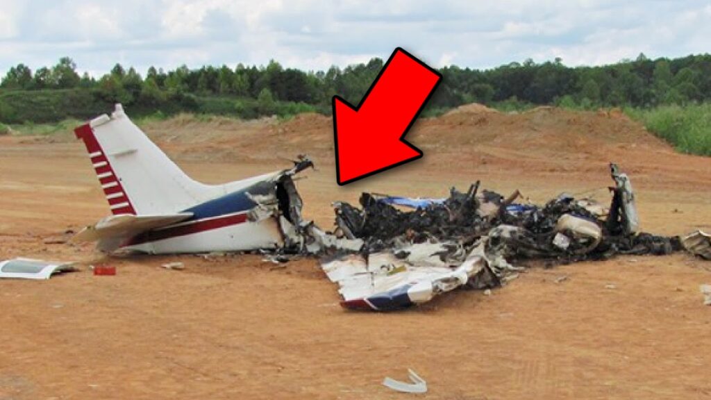 N36HT, a Beech A36, crashed in a dirt field.