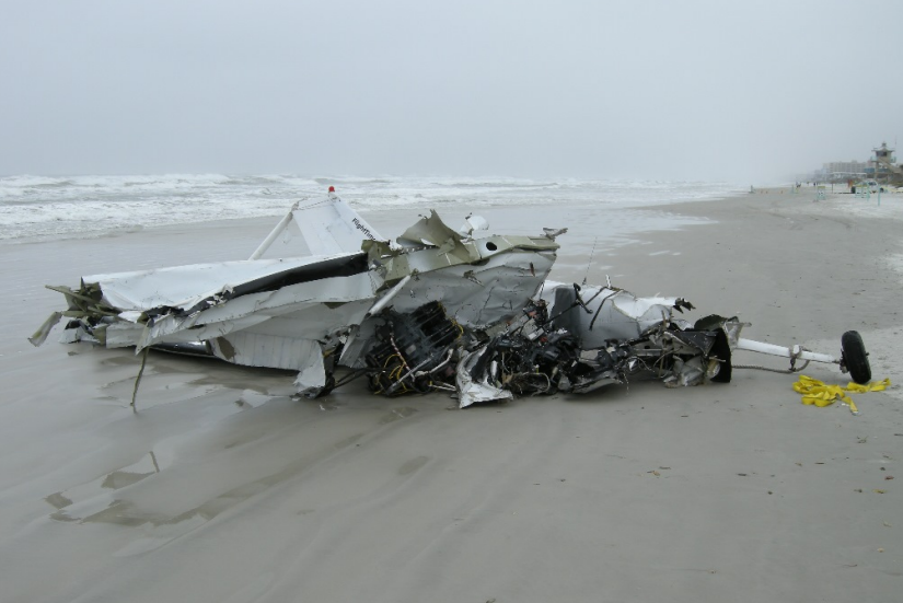 A Cessna 152 crashed onto the beach in New Smyrna, Florida.