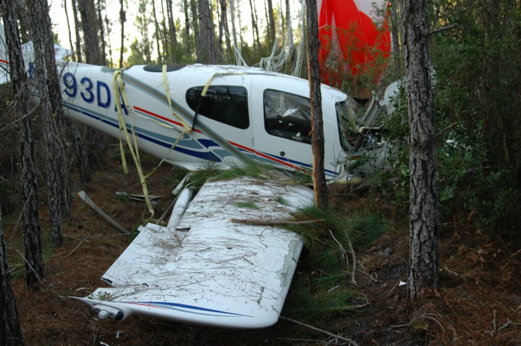 CIRRUS DESIGN CORP SR20 accident investigation - Deltona, FL