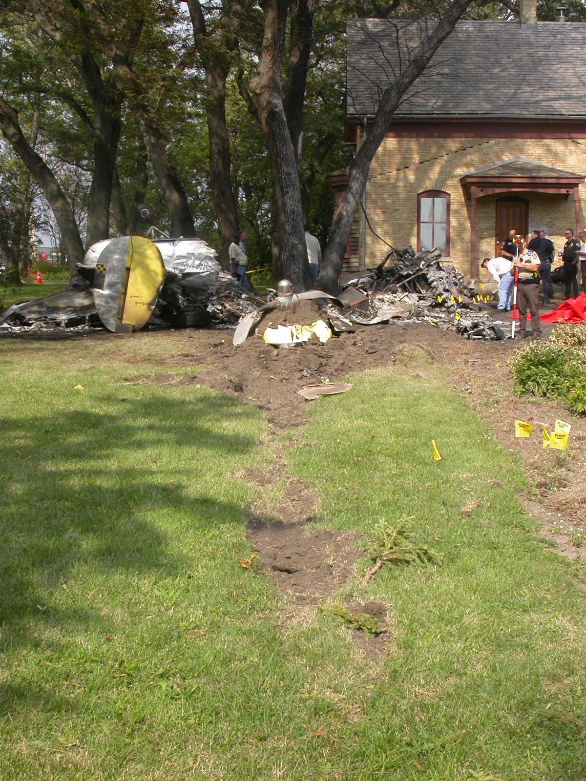 BEECH E18S accident investigation - Eden Prairie, MN