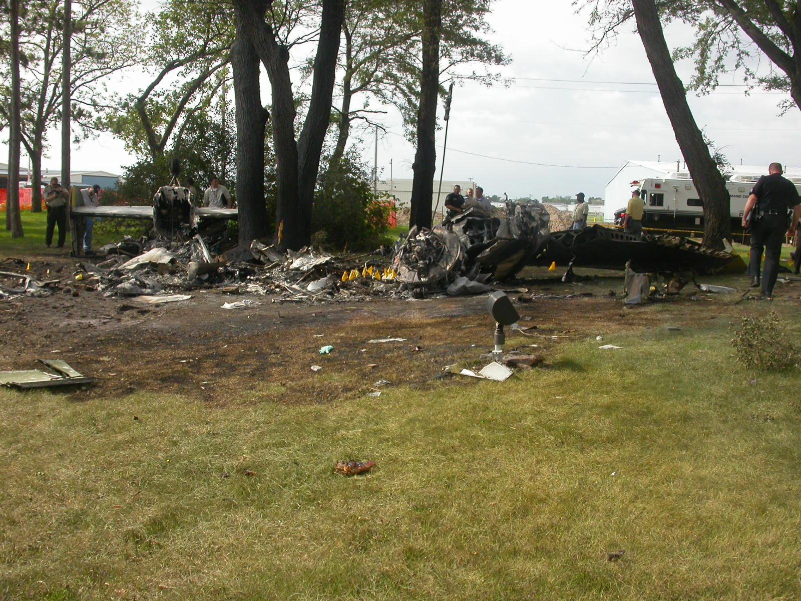 BEECH E18S accident investigation - Eden Prairie, MN