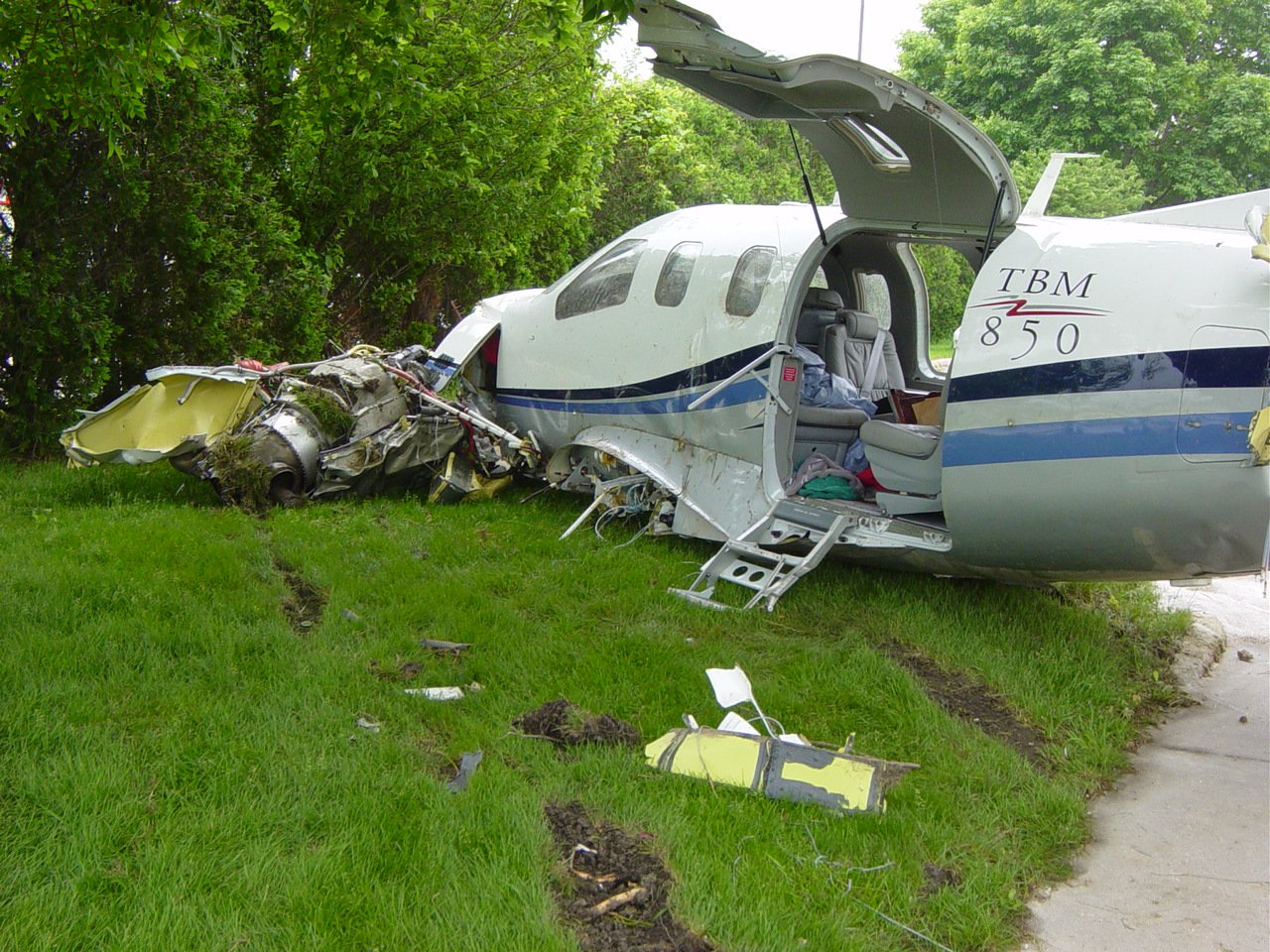 SOCATA TBM 700 (850) accident investigation - Iowa City, IA